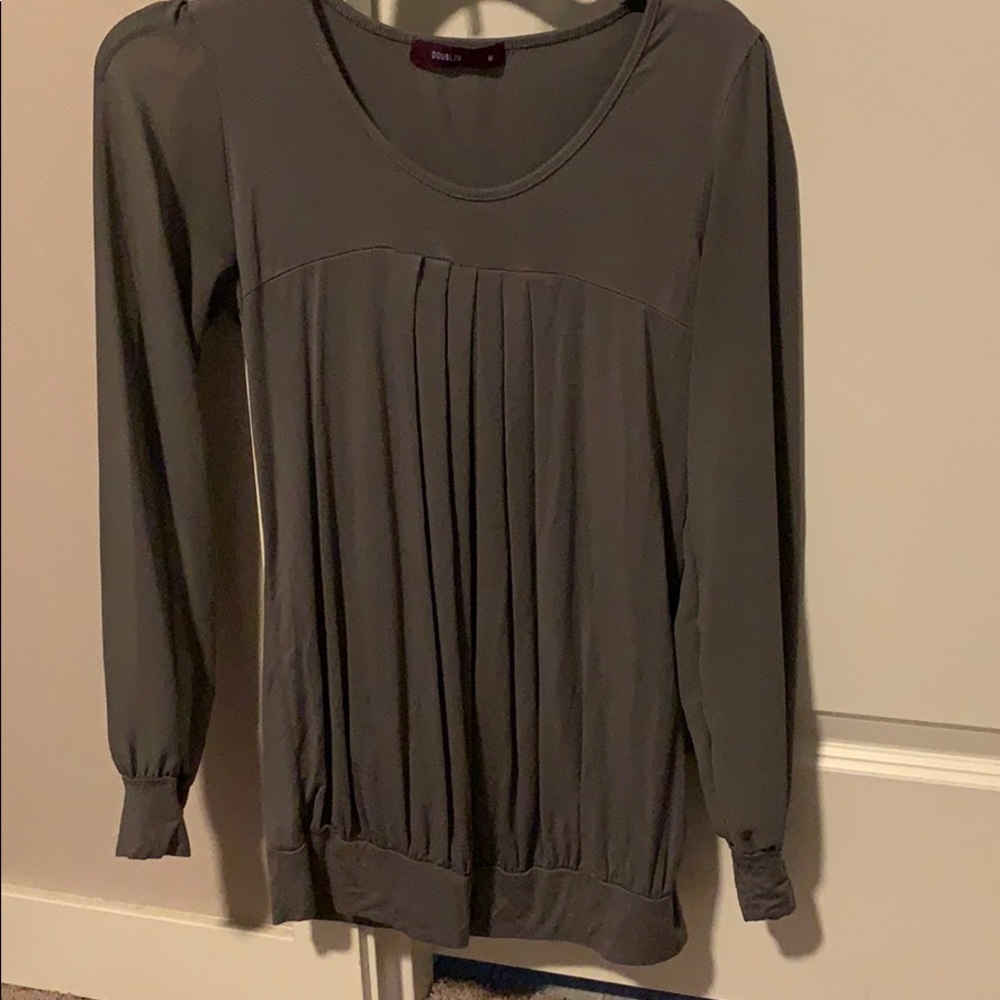 Long sleeved gray/dark tan top